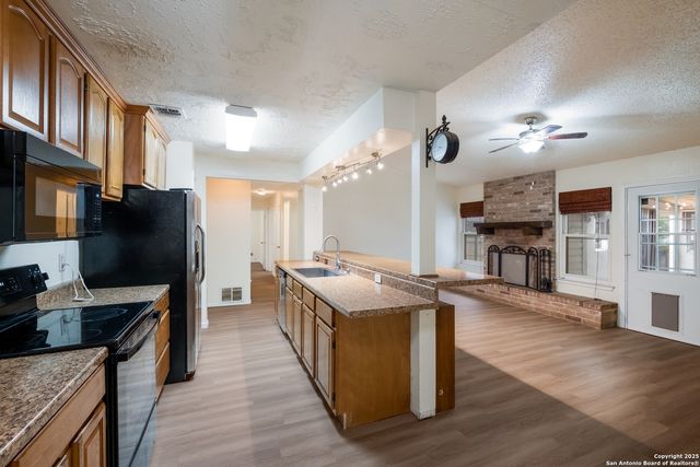 9574 Valley Dale, San Antonio, TX 78250