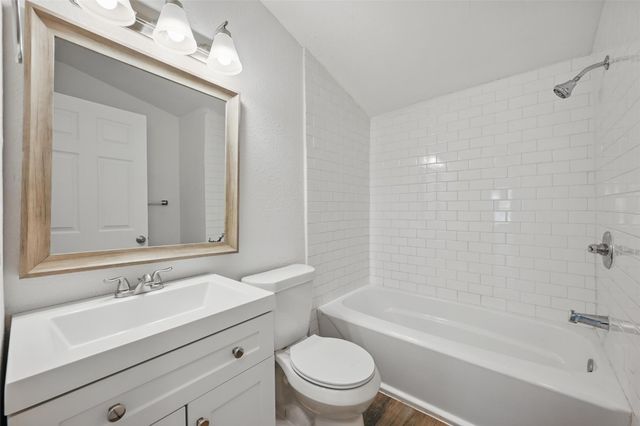 210 N 5th Avenue, Denison, TX 75021