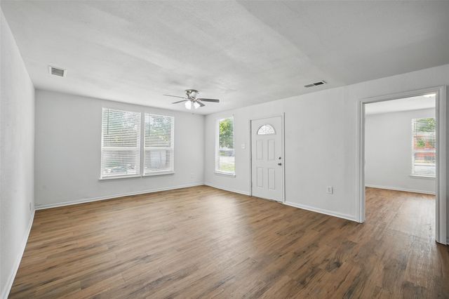 210 N 5th Avenue, Denison, TX 75021