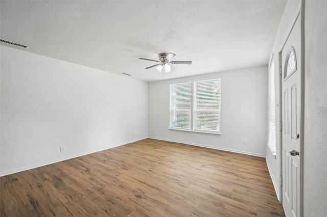 210 N 5th Avenue, Denison, TX 75021