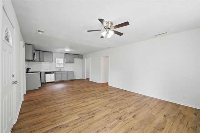 210 N 5th Avenue, Denison, TX 75021