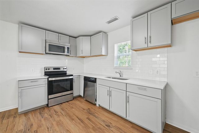 210 N 5th Avenue, Denison, TX 75021