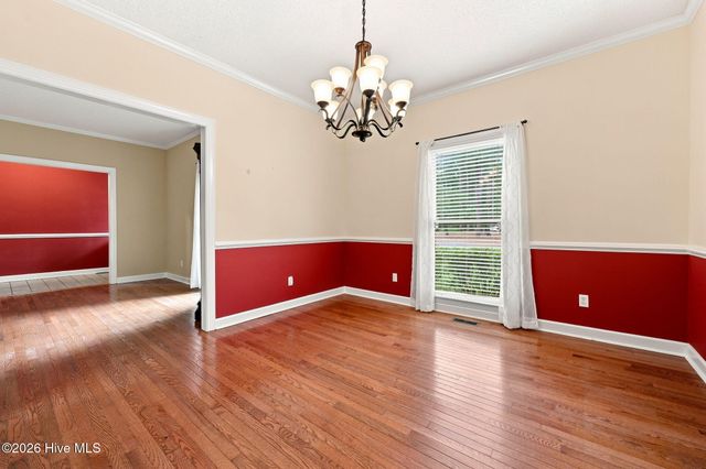 335 W Hedgelawn Way, Southern Pines, NC 28387