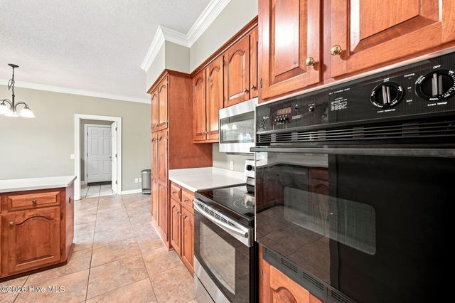 335 W Hedgelawn Way, Southern Pines, NC 28387