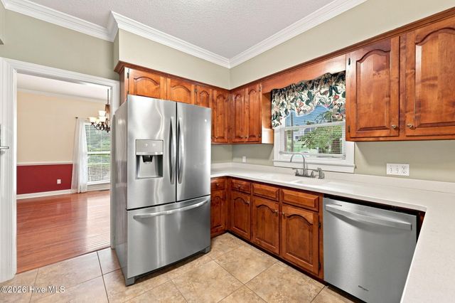 335 W Hedgelawn Way, Southern Pines, NC 28387