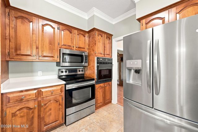 335 W Hedgelawn Way, Southern Pines, NC 28387