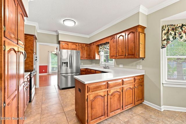 335 W Hedgelawn Way, Southern Pines, NC 28387