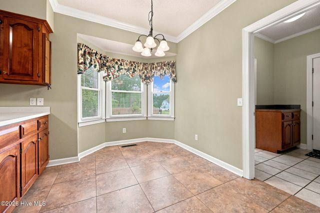 335 W Hedgelawn Way, Southern Pines, NC 28387