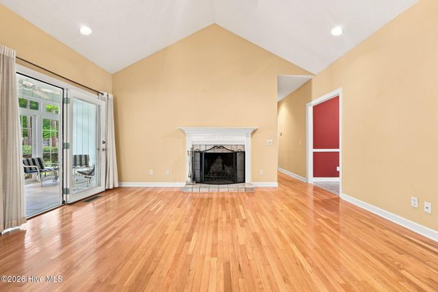 335 W Hedgelawn Way, Southern Pines, NC 28387