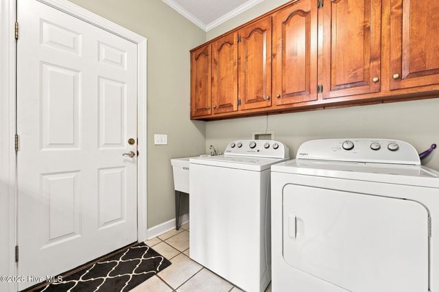 335 W Hedgelawn Way, Southern Pines, NC 28387