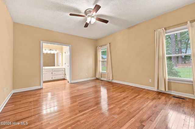 335 W Hedgelawn Way, Southern Pines, NC 28387