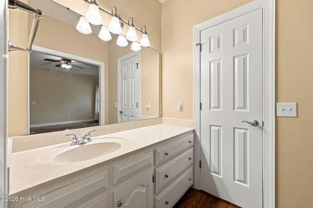 335 W Hedgelawn Way, Southern Pines, NC 28387