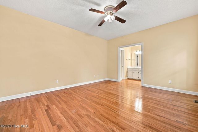 335 W Hedgelawn Way, Southern Pines, NC 28387