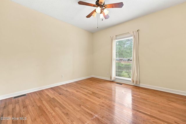 335 W Hedgelawn Way, Southern Pines, NC 28387