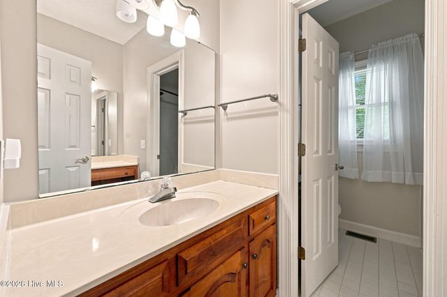 335 W Hedgelawn Way, Southern Pines, NC 28387