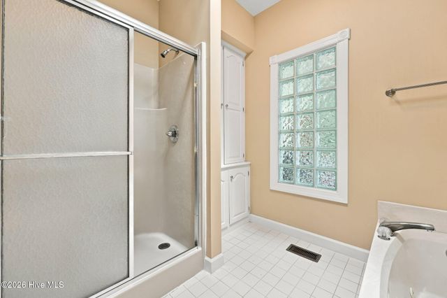 335 W Hedgelawn Way, Southern Pines, NC 28387