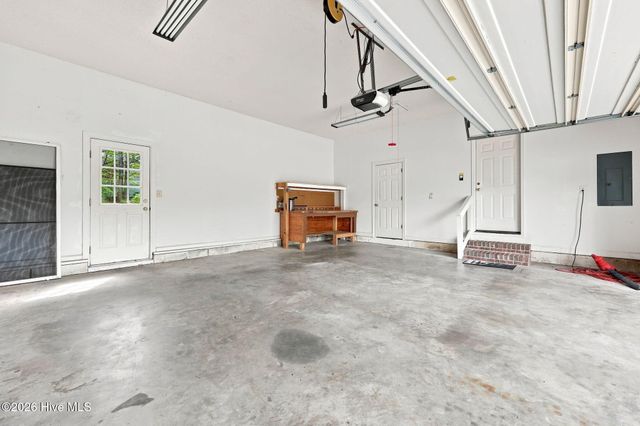 335 W Hedgelawn Way, Southern Pines, NC 28387
