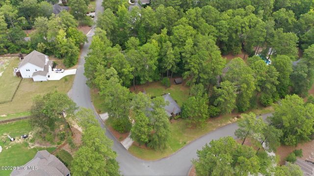 335 W Hedgelawn Way, Southern Pines, NC 28387