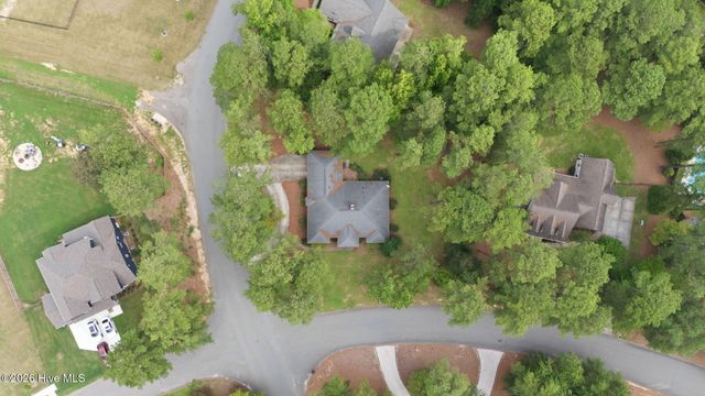 335 W Hedgelawn Way, Southern Pines, NC 28387