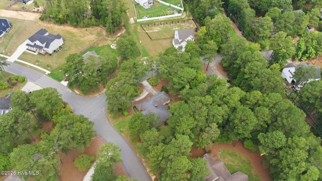 335 W Hedgelawn Way, Southern Pines, NC 28387
