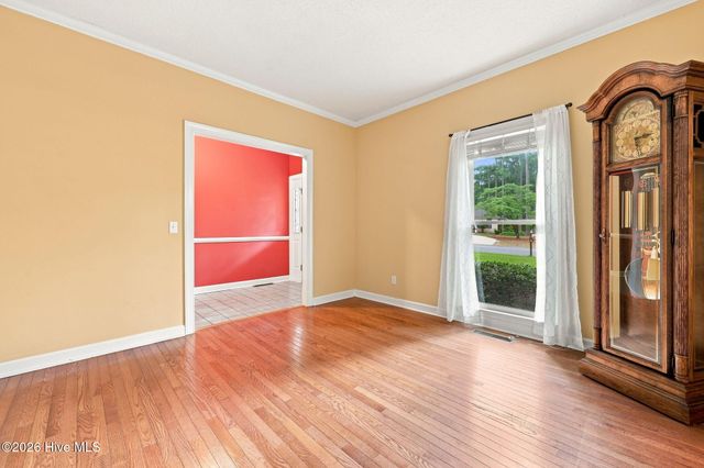 335 W Hedgelawn Way, Southern Pines, NC 28387