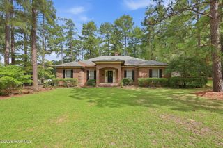 335 W Hedgelawn Way, Southern Pines, NC 28387
