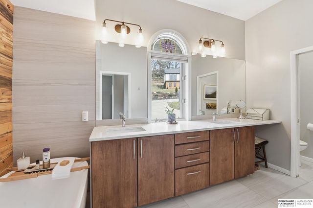 21839 Hillandale Road, Omaha, NE 68022