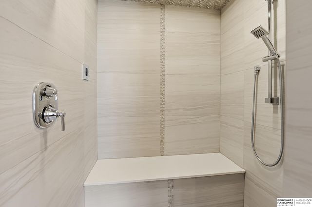 21839 Hillandale Road, Omaha, NE 68022