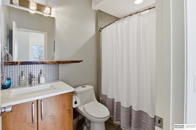 21839 Hillandale Road, Omaha, NE 68022