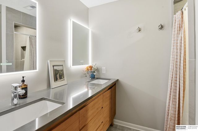 21839 Hillandale Road, Omaha, NE 68022