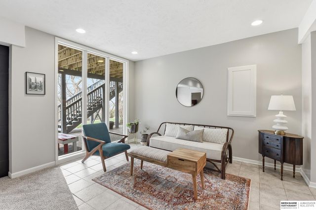 21839 Hillandale Road, Omaha, NE 68022