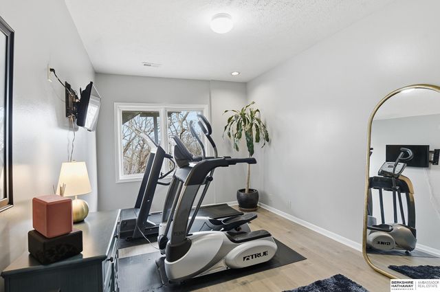 21839 Hillandale Road, Omaha, NE 68022