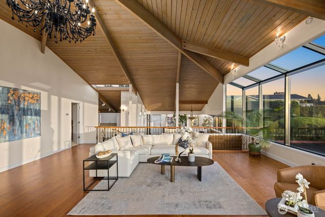 812 S Marine Hills Way, Federal Way, WA 98003