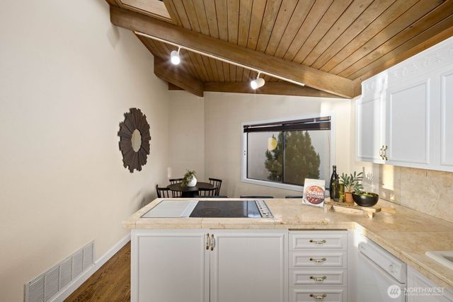 812 S Marine Hills Way, Federal Way, WA 98003