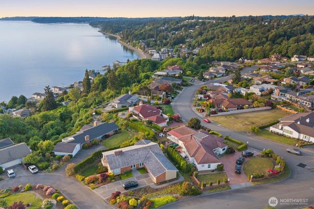812 S Marine Hills Way, Federal Way, WA 98003