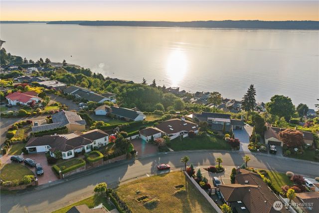 812 S Marine Hills Way, Federal Way, WA 98003