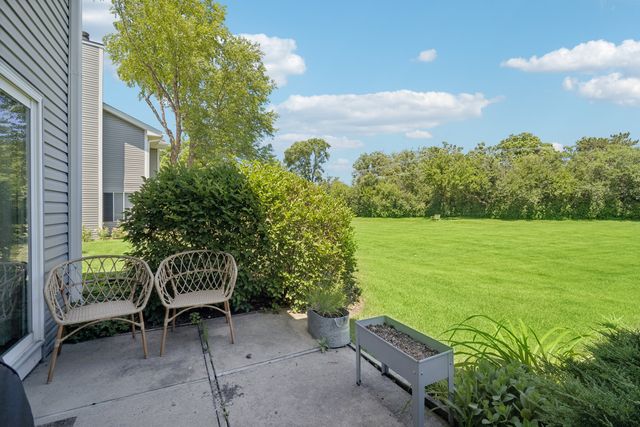 1321 Barclay Lane, Deerfield, IL 60015