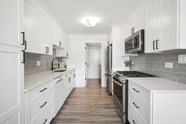 1321 Barclay Lane, Deerfield, IL 60015