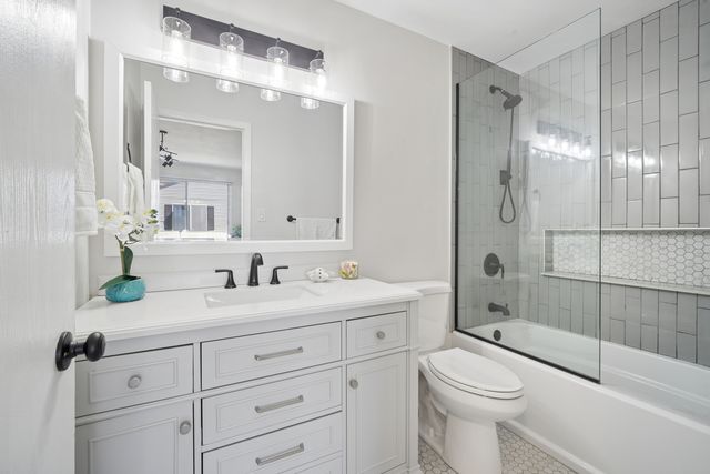 1321 Barclay Lane, Deerfield, IL 60015