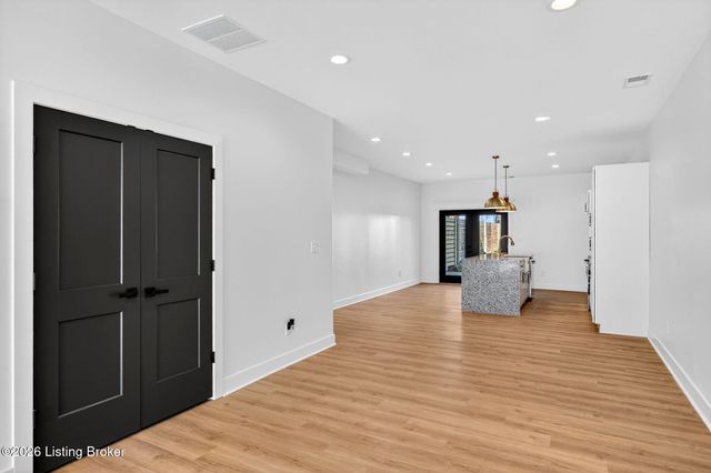 823 E Chestnut St, Louisville, KY 40204