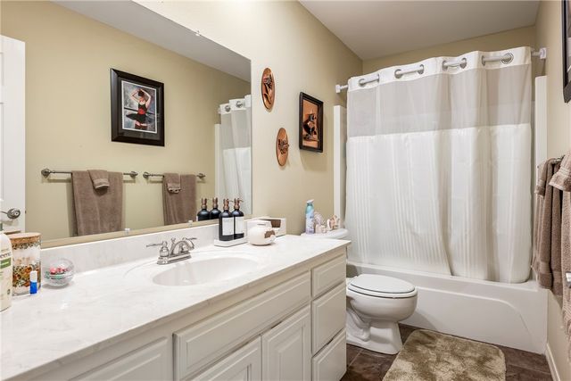 1 Kincardine Lane, Bella Vista, AR 72715