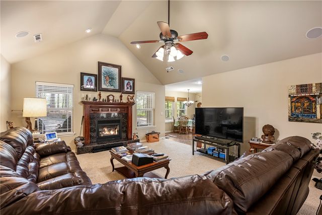 1 Kincardine Lane, Bella Vista, AR 72715