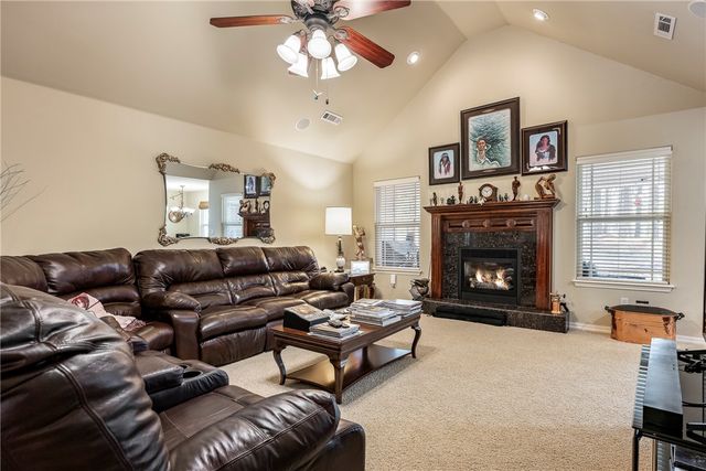 1 Kincardine Lane, Bella Vista, AR 72715