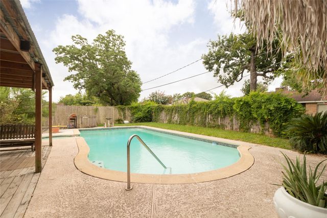 827 Onaleigh Drive, Channelview, TX 77530