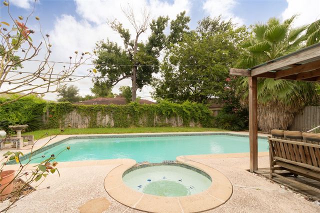 827 Onaleigh Drive, Channelview, TX 77530