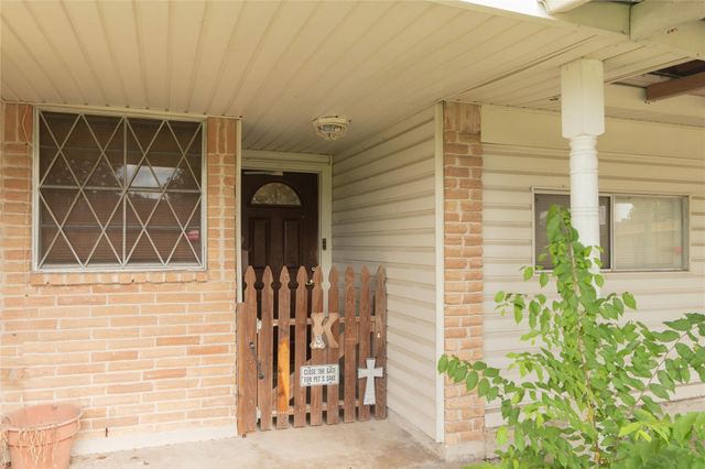 827 Onaleigh Drive, Channelview, TX 77530