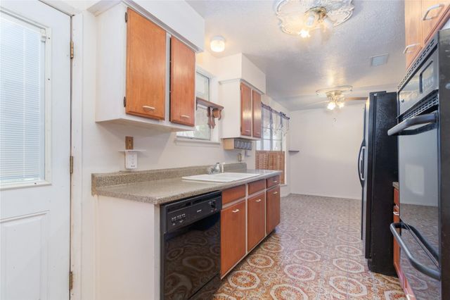 827 Onaleigh Drive, Channelview, TX 77530