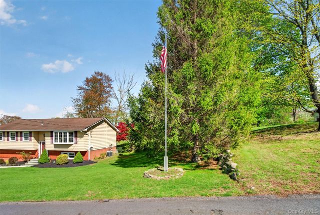 10 Termasen Drive, Stony Point, NY 10980