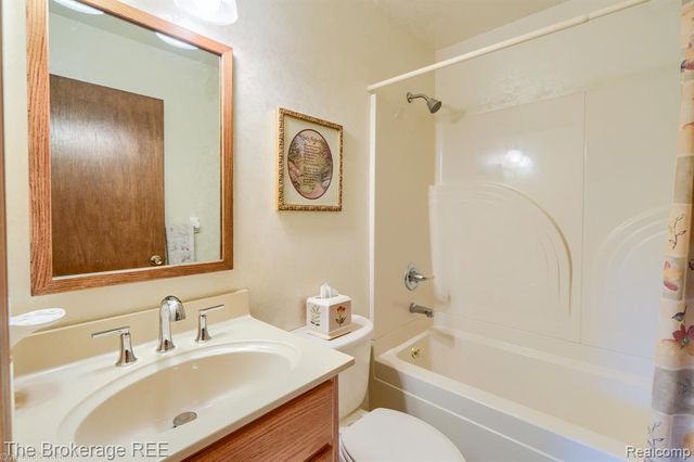 2390 N Vassar Road, Davison, MI 48423