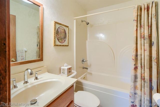 2390 N Vassar Road, Davison, MI 48423